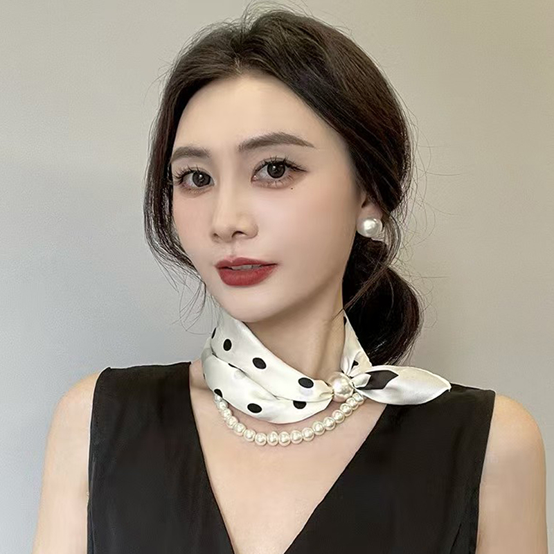 ผ้าพันคอผ้าซาตินพร้อมหัวเข็มขั - Pearl Trim Chain บทวิจารณ์และราคา